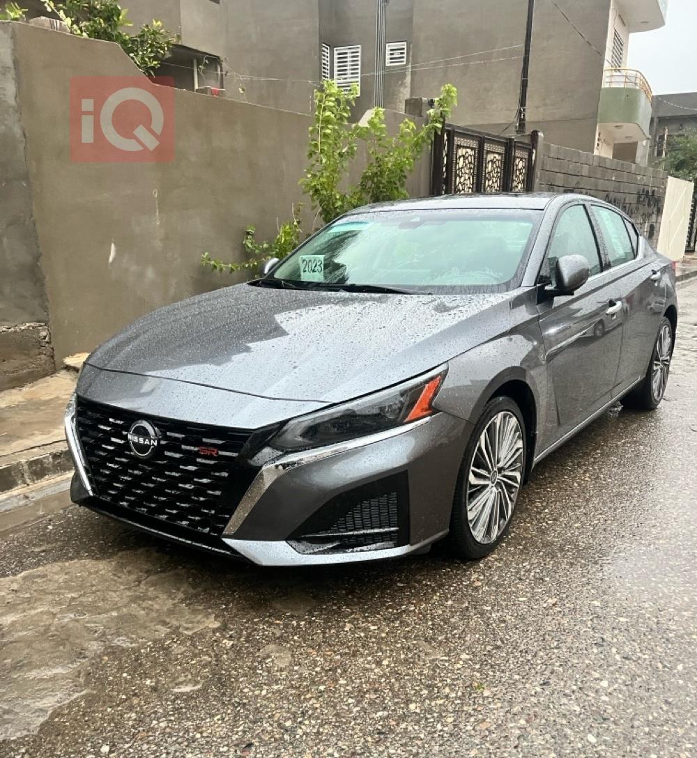 نيسان ألتيما